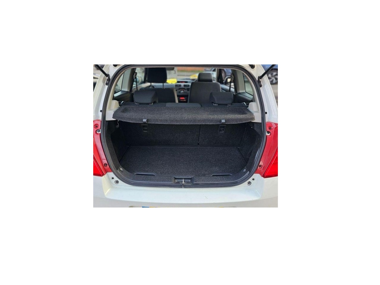 Кора за багажник на Suzuki Swift Кора за багажник на Suzuki Swift